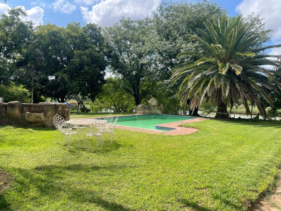 5 Bedroom Property for Sale in Christiana North West